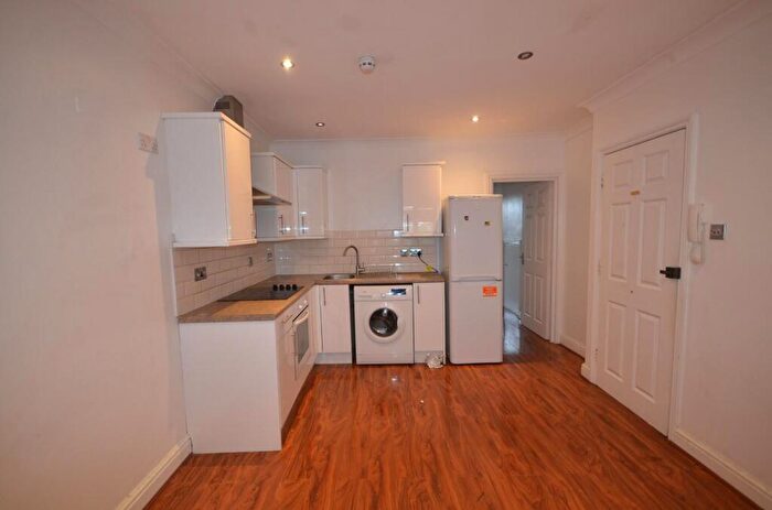 2 Bedroom Apartment To Rent In Villiers Road, London, NW2