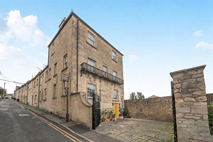 6 Bedroom End Of Terrace House For Sale In St. Marys Place, Chippenham, SN15