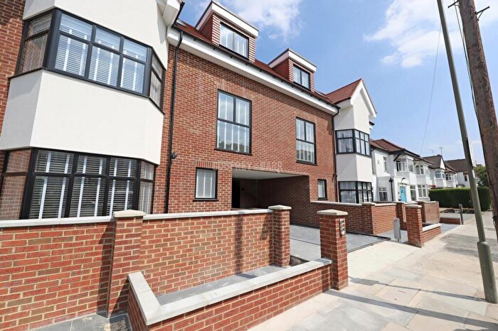 2 Bedroom Apartment To Rent In Beechcroft Avenue, Golders Green, NW11