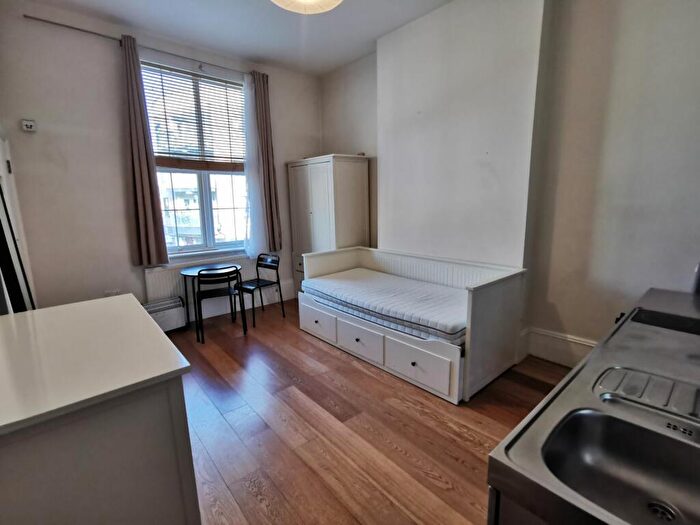 Studio To Rent In Courtyard House, Rotherhithe New Road, Surrey Quays, SE16