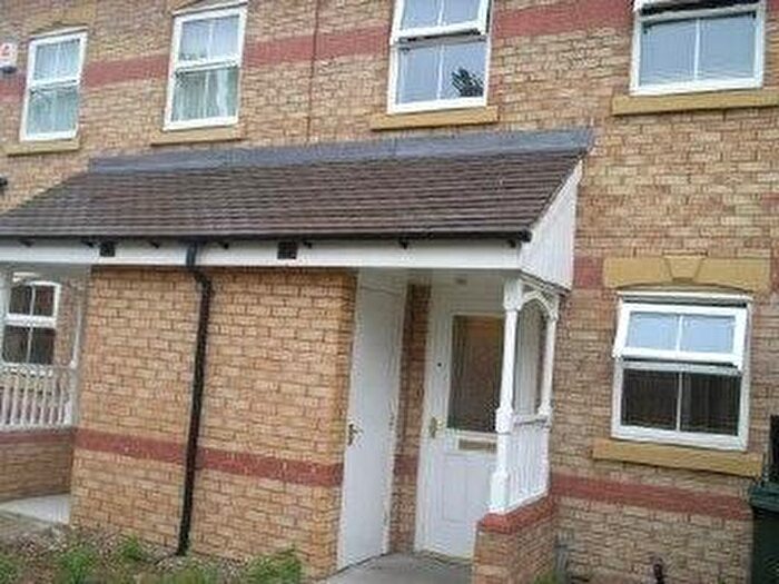 3 Bedroom Town House To Rent In Coniston Drive, Doncaster, DN4