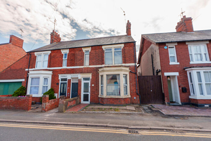 4 Bedroom Semi Detached House For Sale In Portland Road, Rushden, NN10