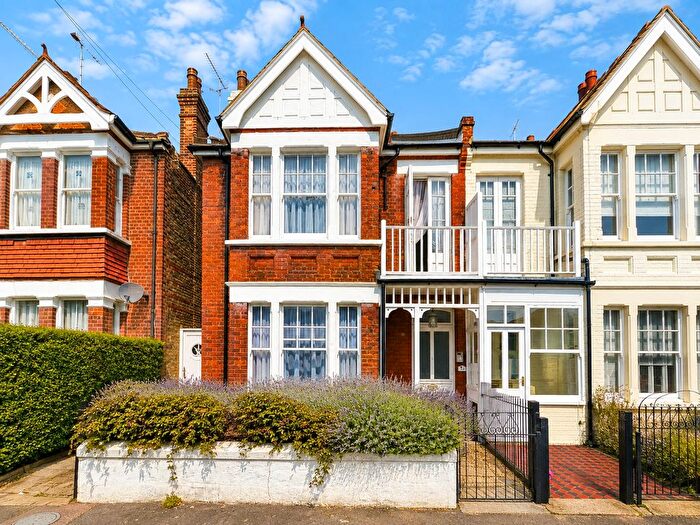 2 Bedroom Flat To Rent In Pierremont Avenue, Broadstairs, Kent, CT10