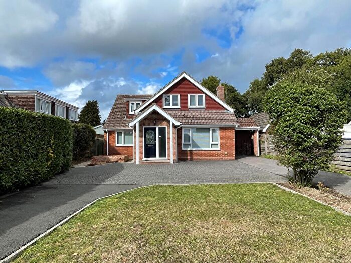 4 Bedroom Chalet For Sale In Rollestone Road, Holbury, SO45