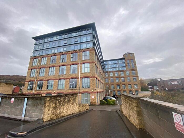 2 Bedroom Apartment To Rent In Dewsbury Road, Elland, HX5