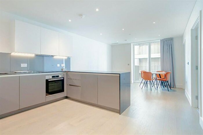 2 Bedroom Flat To Rent In Gartons Way, London, SW11