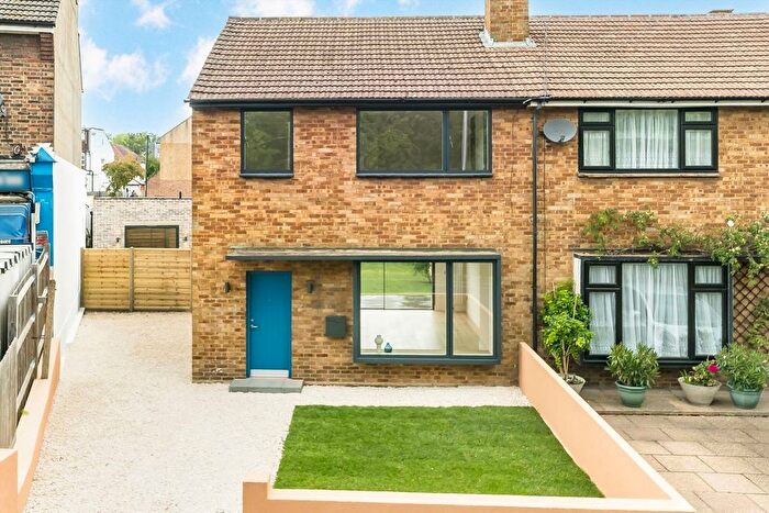 3 Bedroom Semi-Detached House For Sale In Leigham Vale, Streatham, SW16