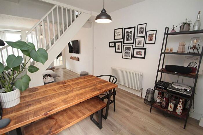 2 Bedroom Property To Rent In Henry Street, Hemel Hempstead, HP3