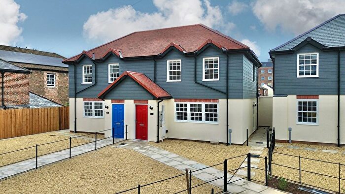 2 Bedroom Semi-Detached House To Rent In The Crescent, Taunton, TA1