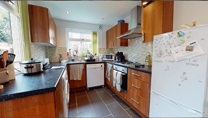 2 Bedroom Detached House To Rent In Dunlop Avenue, Lenton, Nottingham, NG7