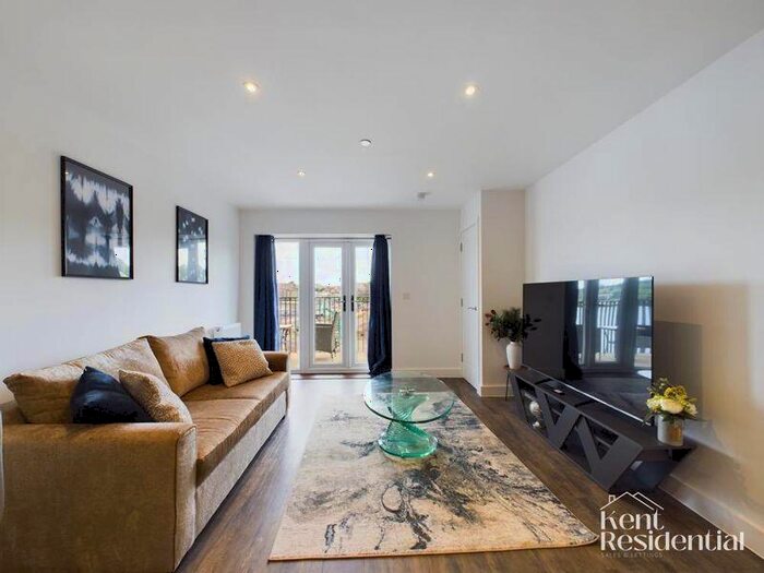 1 Bedroom Apartment To Rent In Glenway Road, Rochester, ME1