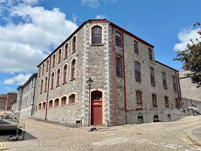 1 Bedroom Flat For Sale In Palace Street, The Barbican, Plymouth. A Fabulous Large Double Bedroomed First Floor Flat. Wonderful Central Plymouth!, PL4