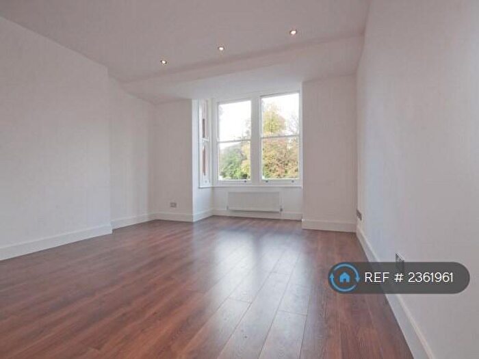 2 Bedroom Flat To Rent In Thurlow Park Road, London, SE21
