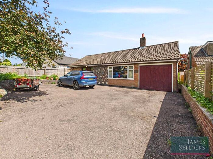 4 Bedroom Bungalow For Sale In Cranmar, North Kilworth, Lutterworth, LE17