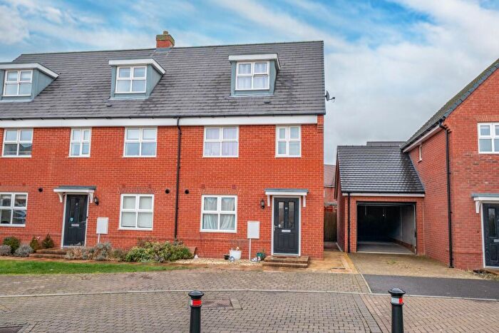 3 Bedroom Town House For Sale In Blackthorn Road, Andover, SP11