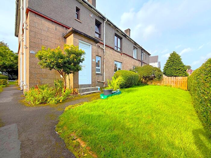 3 Bedroom Flat To Rent In Redpath Drive, Glasgow, G52