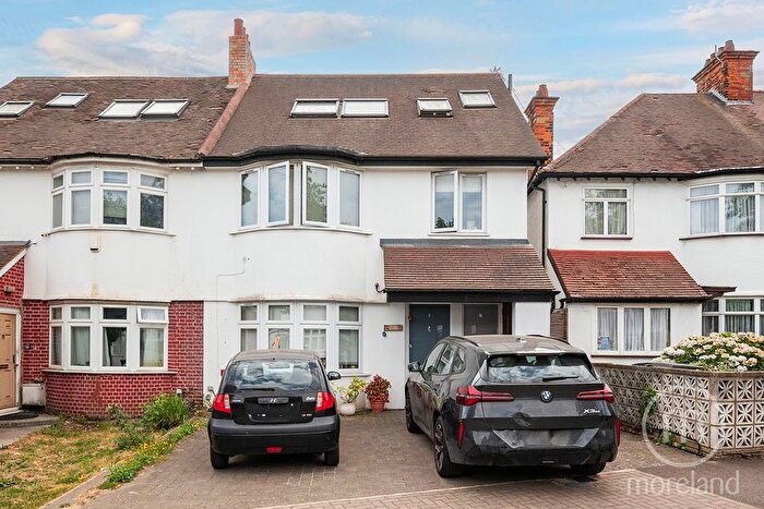 3 Bedroom Maisonette For Sale In Russell Gardens, Golders Green, NW11