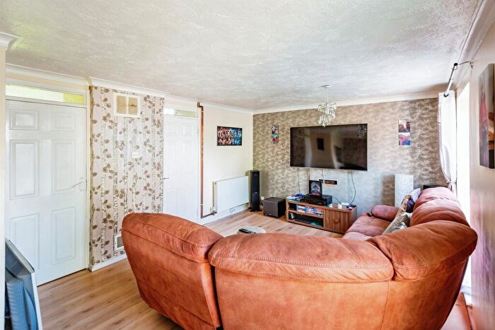 3 Bedroom Terraced House For Sale In Minerva Way, Wellingborough, NN8
