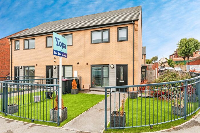 2 Bedroom End Of Terrace House For Sale In Bellows Road, Rotherham, S62