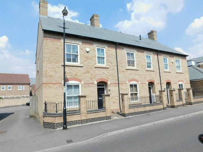 3 Bedroom End Of Terrace House To Rent In Dickens Boulevard, Fairfield, Hitchin SG5