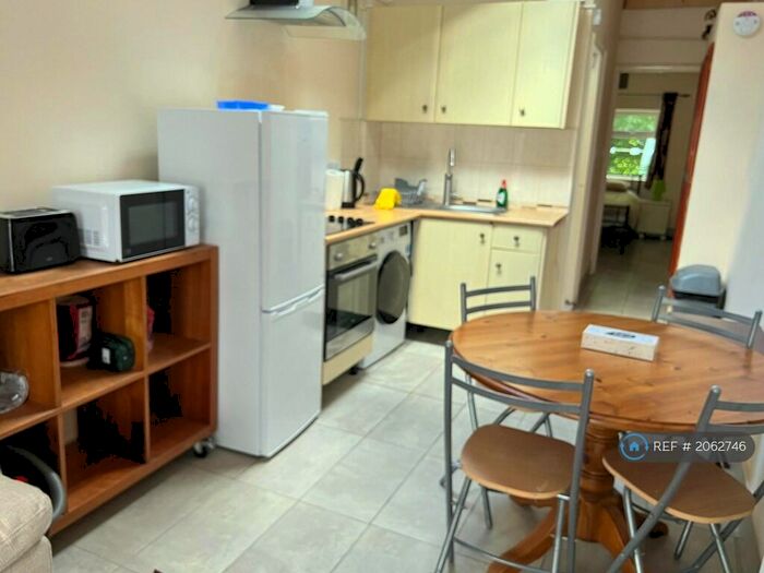 1 Bedroom Flat To Rent In Mill Close, Cardiff, CF14