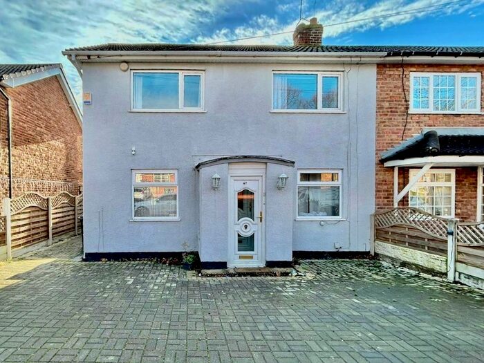 3 Bedroom Semi-Detached House To Rent In Larchwood Road, Walsall, WS5