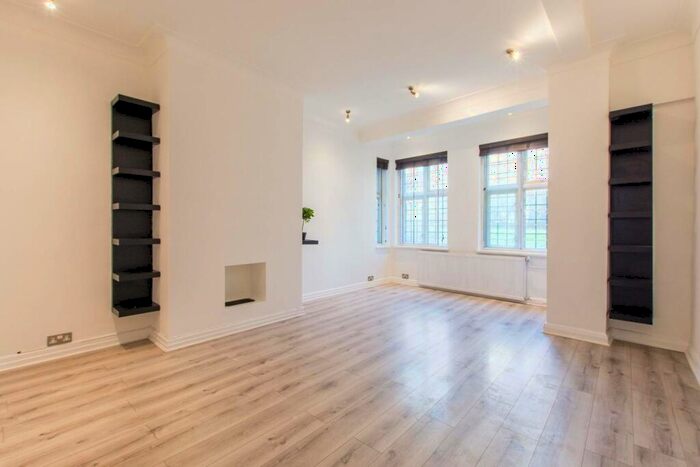2 Bedroom Flat For Sale In Wellington Road, St John's Wood, London, NW8
