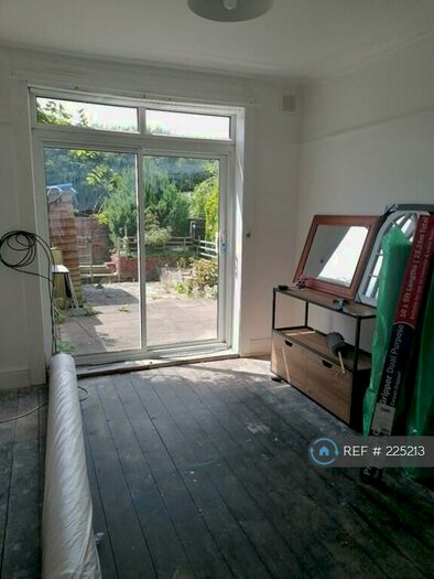 1 Bedroom Flat To Rent In West Road, Bournemouth, BH5