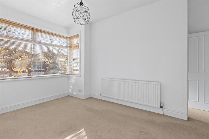 2 Bedroom Flat To Rent In Mayfield Avenue, Northfields, London, W13