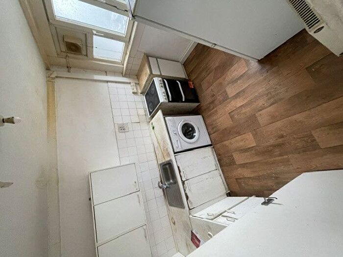 2 Bedroom Flat To Rent In Elliston House, Wellington Street, London, SE18