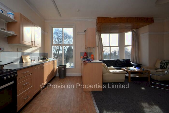 4 Bedroom Flat To Rent In Cliff Road, Woodhouse, Leeds, LS6