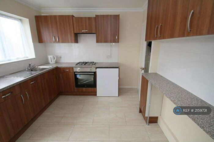3 Bedroom Flat To Rent In Upminster Road South, Rainham, RM13
