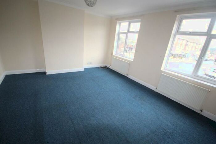 3 Bedroom Flat To Rent In Hertford Road, Enfield, EN3