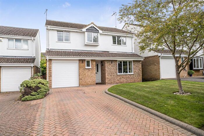 4 Bedroom Detached House For Sale In Keats Way, Yateley, GU46