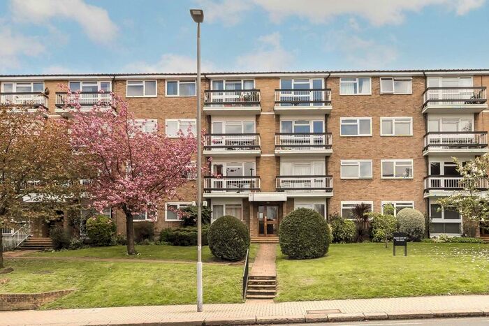 2 Bedroom Flat To Rent In Putney Hill, London, SW15