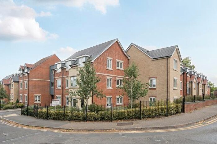 1 Bedroom Apartment For Sale In Yeats Lodge, Greyhound Lane, Thame, OX9