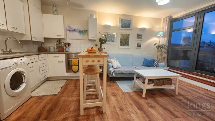 1 Bedroom Flat For Sale In Grovelands Road, London, N15