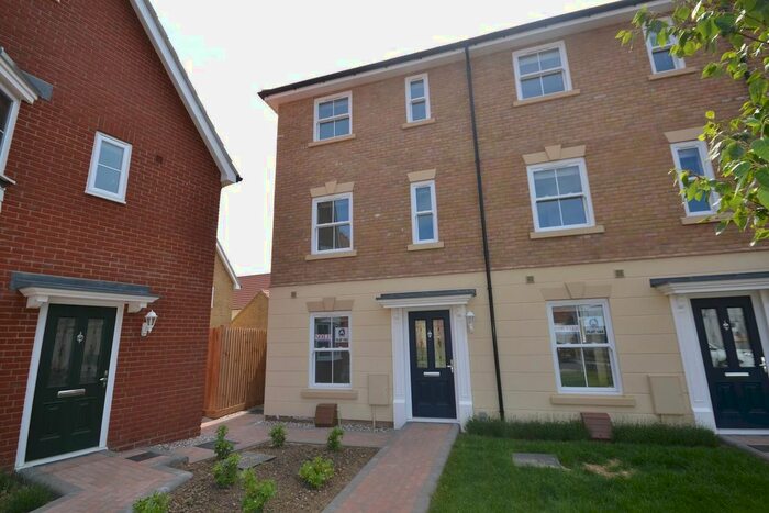 3 Bedroom End Of Terrace House To Rent In Guelder Rose, Dunmow, CM6