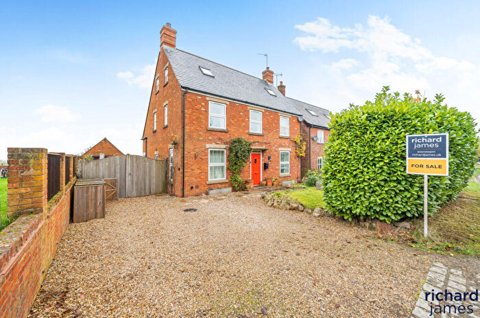 6 Bedroom Detached House For Sale In Chepan Ridge., Idstone, SN6