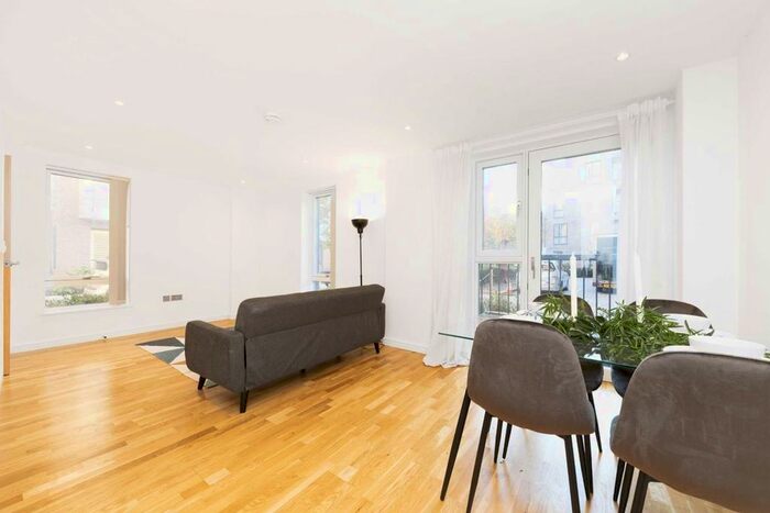 2 Bedroom Flat To Rent In Tabernacle Gardens, London, E2