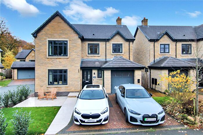 4 Bedroom Detached House For Sale In Jackson Row, Glusburn, BD20