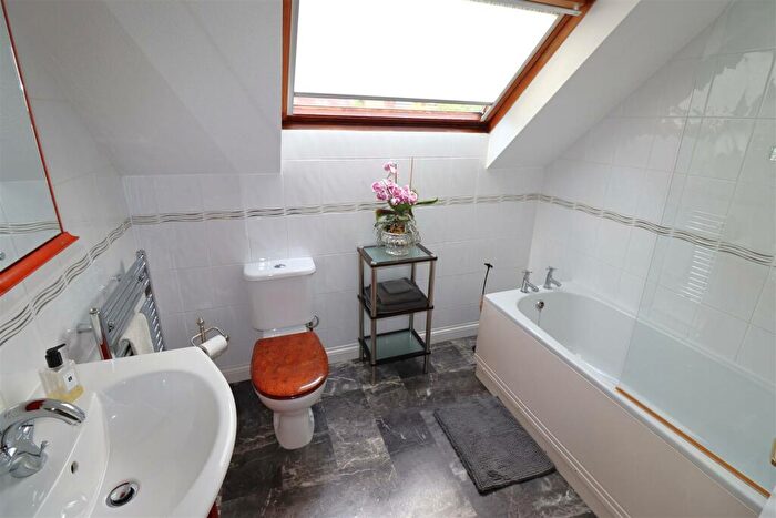 5 Bedroom Detached House For Sale In Maidstone Road, Rainham, ME8