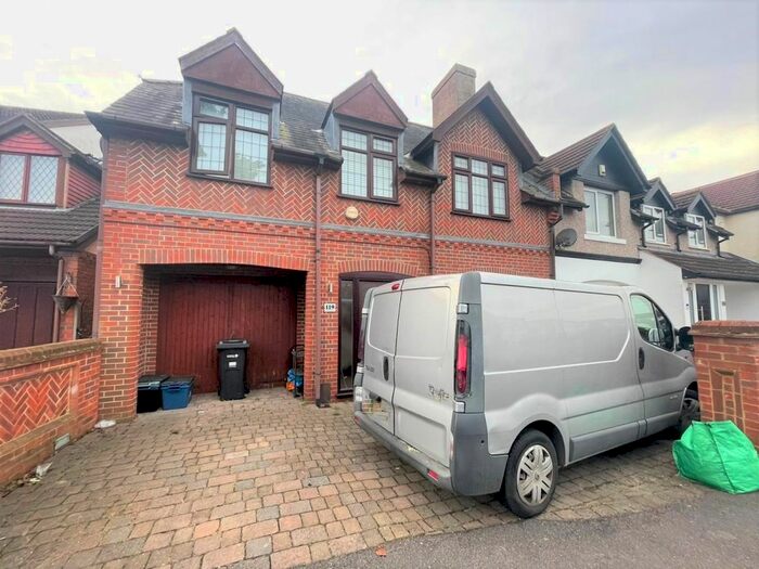 4 Bedroom Semi-Detached House To Rent In Long Green, Chigwell, IG7