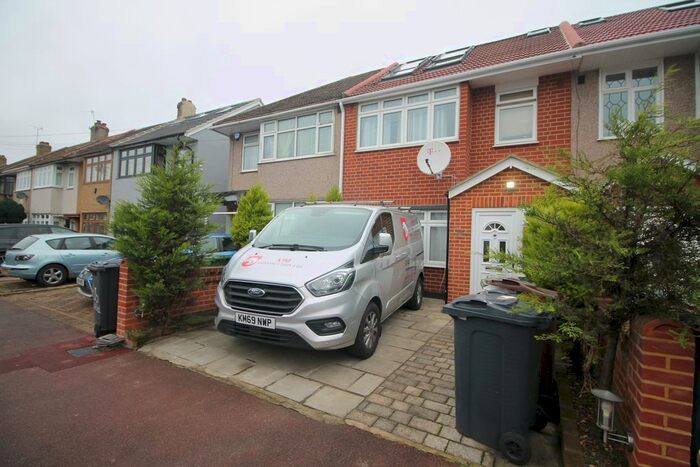 4 Bedroom Terraced House To Rent In Auriel Avenue, Dagenham, RM10