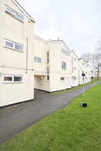 4 Bedroom Terraced House To Rent In Gainsborough Road, Corby, NN18