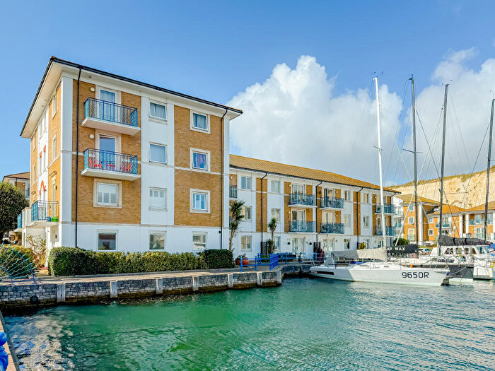 2 Bedroom Apartment For Sale In Victory Mews, Brighton Marina, BN2