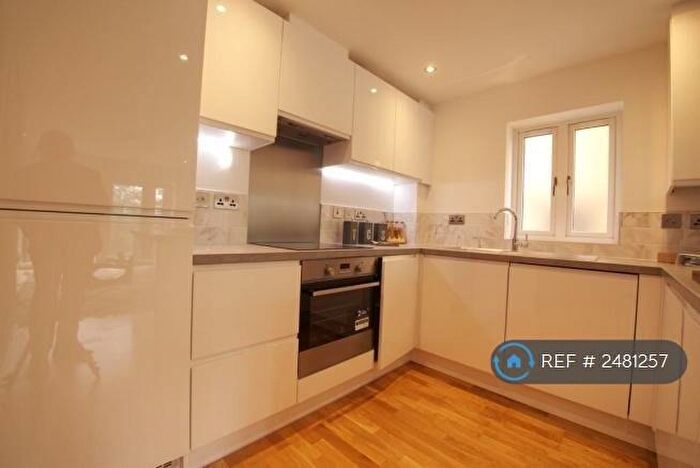 2 Bedroom Flat To Rent In Ainger Close, Aylesbury, HP19