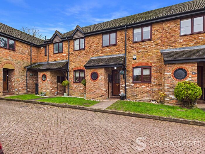4 Bedroom Terraced House For Sale In Lower Dunnymans, Banstead, SM7
