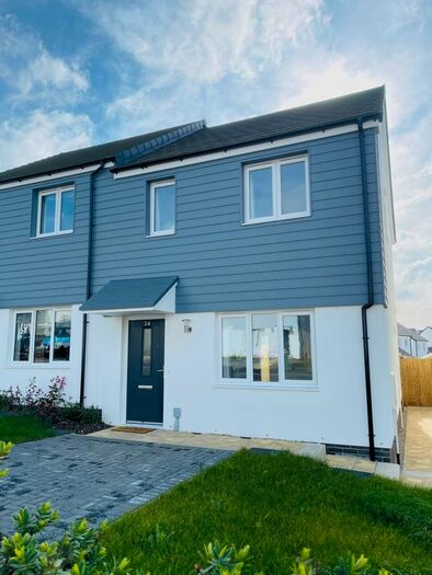 2 Bedroom Semi-Detached House To Rent In Cricket Field Crescent, Hayle, TR27