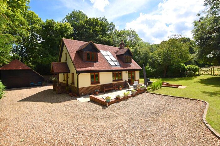 3 Bedroom Detached House For Sale In Salmons Road, Effingham, KT24